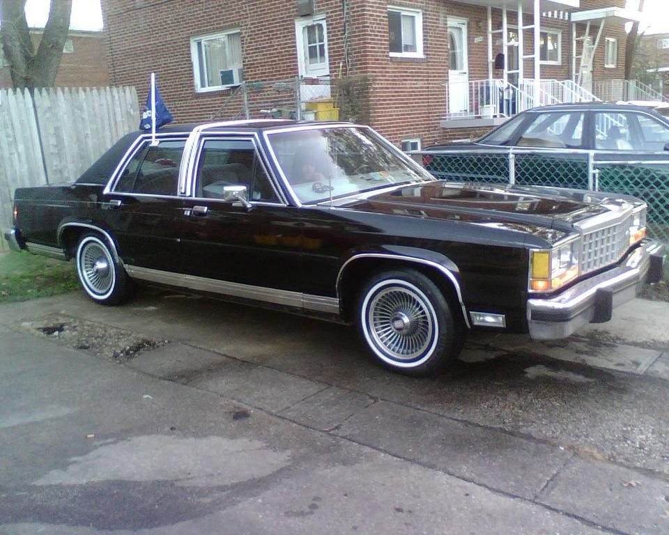 1990 FORD CROWN VICTORIA